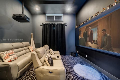 Купить виллу или дом в Майами, Флорида 4 спальни, 433.02м2, № 1991522 - фото 13