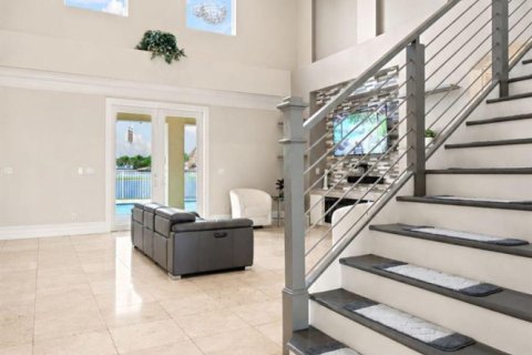 House in Weston, Florida 5 bedrooms, 342.44 sq.m. № 2086708 - photo 16