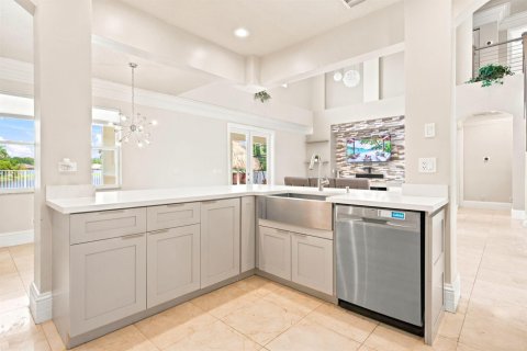 House in Weston, Florida 5 bedrooms, 342.44 sq.m. № 2086708 - photo 8