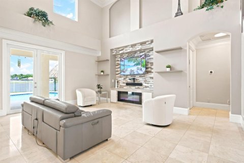 House in Weston, Florida 5 bedrooms, 342.44 sq.m. № 2086708 - photo 15