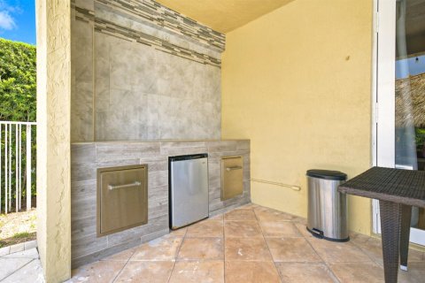 House in Weston, Florida 5 bedrooms, 342.44 sq.m. № 2086708 - photo 30