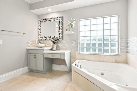 House in Weston, Florida 5 bedrooms, 342.44 sq.m. № 2086708 - photo 25