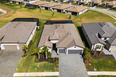 House in Fort Myers, Florida 3 bedrooms, 227.15 sq.m. № 2151793 - photo 3