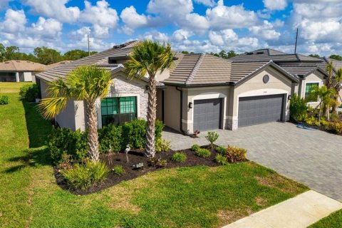 House in Fort Myers, Florida 3 bedrooms, 227.15 sq.m. № 2151793 - photo 5