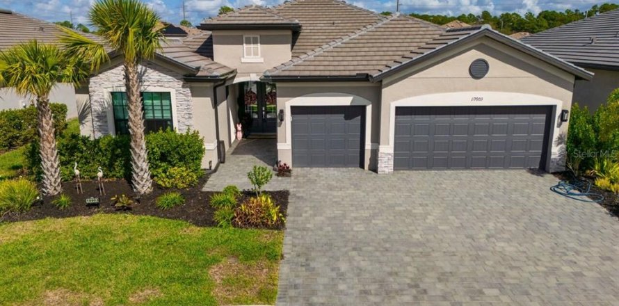 House in Fort Myers, Florida 3 bedrooms, 227.15 sq.m. № 2151793
