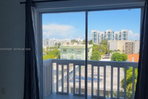 Condo in Miami Beach, Florida, 1 bedroom  № 2339961 - photo 24