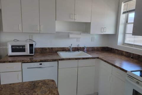 Condo in Miami Beach, Florida, 1 bedroom  № 2339961 - photo 6