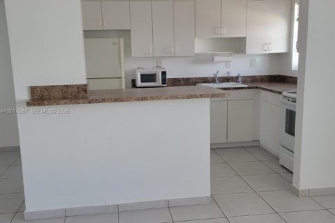 Condo in Miami Beach, Florida, 1 bedroom  № 2339961 - photo 11