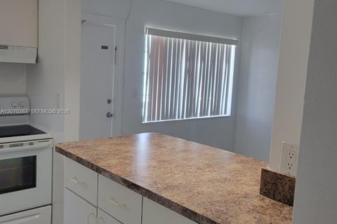 Condo in Miami Beach, Florida, 1 bedroom  № 2339961 - photo 4
