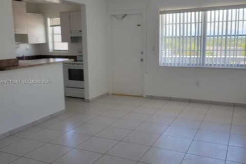 Condo in Miami Beach, Florida, 1 bedroom  № 2339961 - photo 14