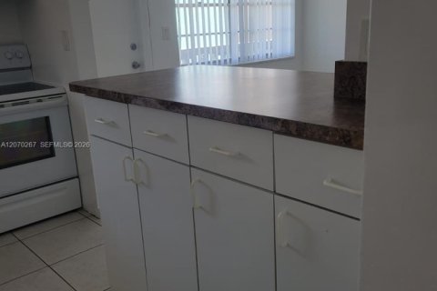 Condo in Miami Beach, Florida, 1 bedroom  № 2339961 - photo 3