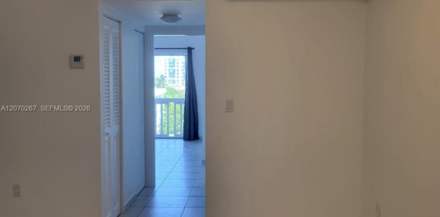 Condo in Miami Beach, Florida, 1 bedroom  № 2339961