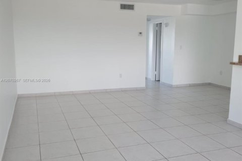 Condo in Miami Beach, Florida, 1 bedroom  № 2339961 - photo 9