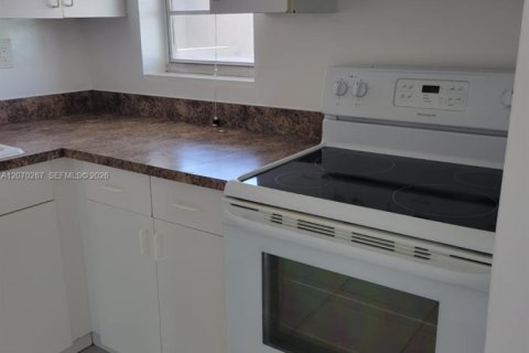 Condo in Miami Beach, Florida, 1 bedroom  № 2339961 - photo 10