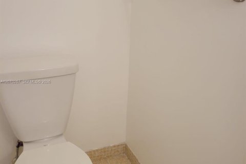 Condo in Miami Beach, Florida, 1 bedroom  № 2339961 - photo 16