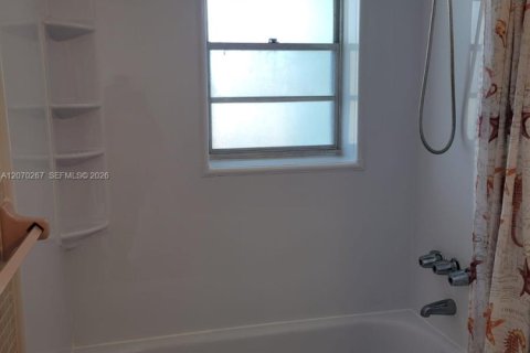 Condo in Miami Beach, Florida, 1 bedroom  № 2339961 - photo 28