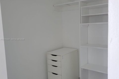 Condo in Miami Beach, Florida, 1 bedroom  № 2339961 - photo 20