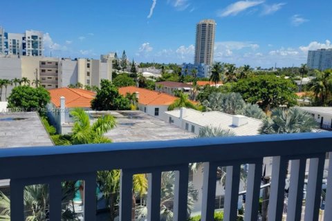 Condo in Miami Beach, Florida, 1 bedroom  № 2339961 - photo 19