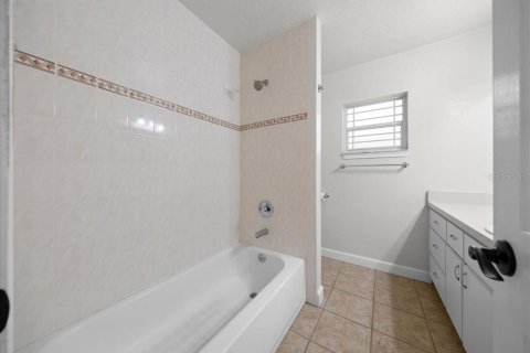 House in Ocala, Florida 3 bedrooms, 230.21 sq.m. № 2112341 - photo 30