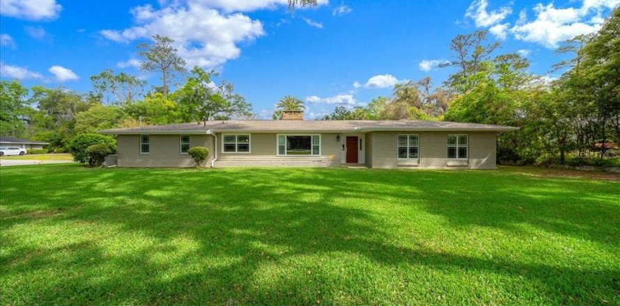 House in Ocala, Florida 3 bedrooms, 230.21 sq.m. № 2112341