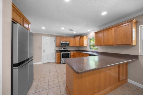 House in Ocala, Florida 3 bedrooms, 230.21 sq.m. № 2112341 - photo 9