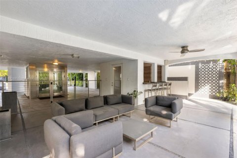 House in Miami, Florida 4 bedrooms, 289.3 sq.m. № 1932998 - photo 28