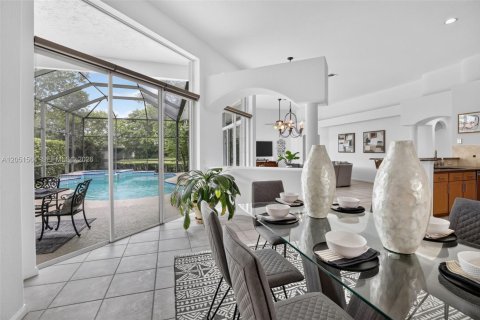 Villa ou maison à vendre à Weston, Floride: 6 chambres, 280.94 m2 № 2285979 - photo 6