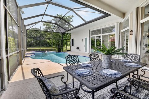 Villa ou maison à vendre à Weston, Floride: 6 chambres, 280.94 m2 № 2285979 - photo 2