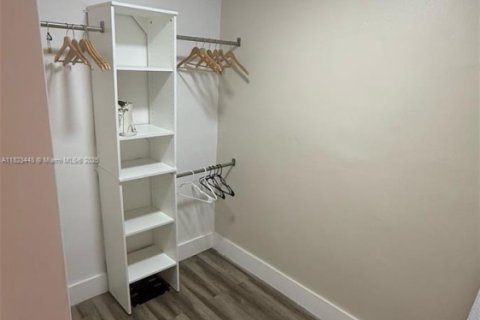 Condominio en venta en Miami Beach, Florida, 37.72 m2 № 1937962 - foto 11