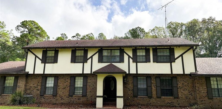 House in Starke, Florida 4 bedrooms, 305.74 sq.m. № 1724544