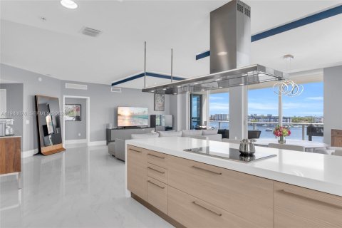 Снять в аренду кондоминиум в Норт-Майами-Бич, Флорида 2 спальни, 181.9м2, № 2005351 - фото 5