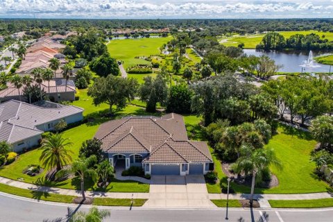 House in North Port, Florida 3 bedrooms, 189.99 sq.m. № 2391396 - photo 23