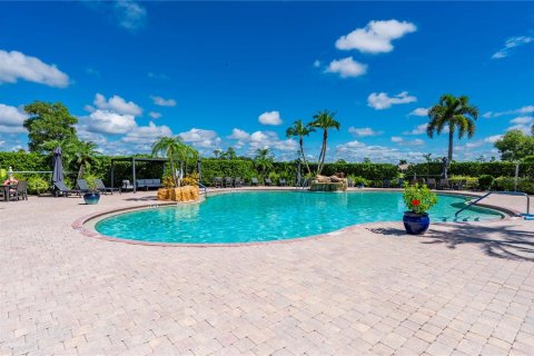 House in North Port, Florida 3 bedrooms, 189.99 sq.m. № 2391396 - photo 28
