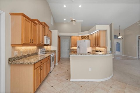House in North Port, Florida 3 bedrooms, 189.99 sq.m. № 2391396 - photo 9