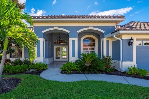 House in North Port, Florida 3 bedrooms, 189.99 sq.m. № 2391396 - photo 3