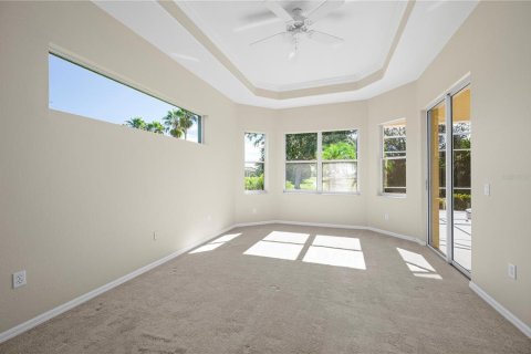 House in North Port, Florida 3 bedrooms, 189.99 sq.m. № 2391396 - photo 14