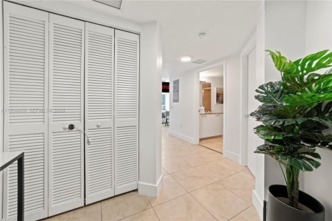 Copropriété à vendre à Miami, Floride: 2 chambres, 117.71 m2 № 2017689 - photo 25
