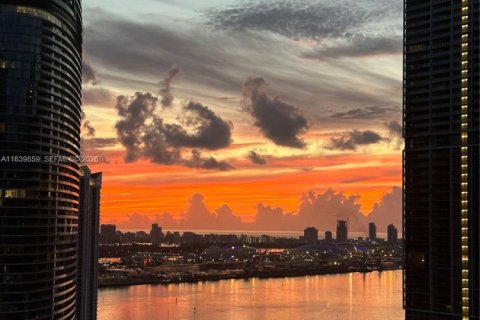 Copropriété à vendre à Miami, Floride: 2 chambres, 117.71 m2 № 2017689 - photo 29