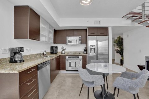 Copropriété à vendre à Miami, Floride: 2 chambres, 117.71 m2 № 2017689 - photo 13