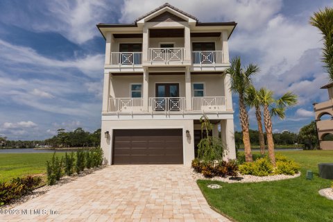 Casa en venta en Palm Coast, Florida, 4 dormitorios, 418.8 m2 № 771168 - foto 1