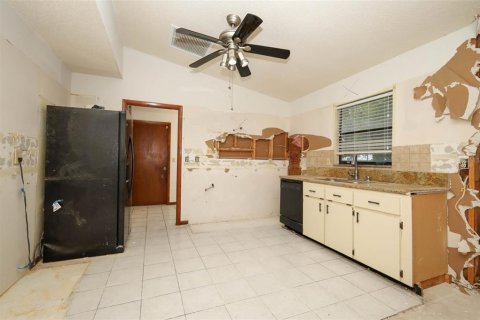 Villa ou maison à vendre à Sanford, Floride: 3 chambres, 194.17 m2 № 2415582 - photo 10