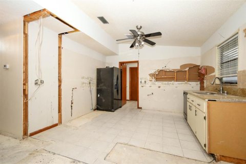 Villa ou maison à vendre à Sanford, Floride: 3 chambres, 194.17 m2 № 2415582 - photo 13
