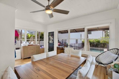 Villa ou maison à vendre à Saint Petersburg, Floride: 4 chambres, 242.2 m2 № 2395752 - photo 5