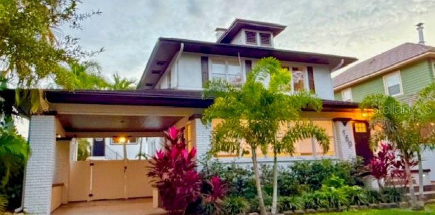 Villa ou maison à Saint Petersburg, Floride 4 chambres, 242.2 m2 № 2395752