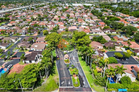 Casa en venta en Miami, Florida, 3 dormitorios, 127.46 m2 № 2254000 - foto 24
