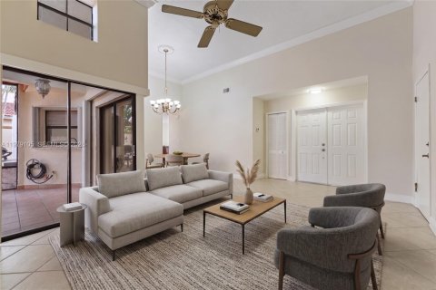 Casa en venta en Miami, Florida, 3 dormitorios, 127.46 m2 № 2254000 - foto 2