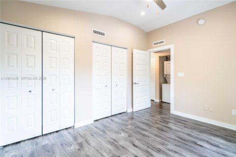 Снять в аренду квартиру в Форт-Лодердейл, Флорида 1 спальня, 55.74м2, № 2066785 - фото 11