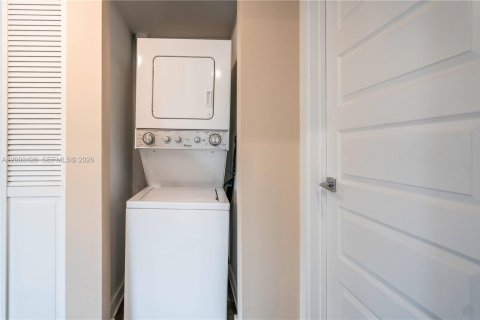 Снять в аренду квартиру в Форт-Лодердейл, Флорида 1 спальня, 55.74м2, № 2066785 - фото 7