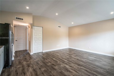 Снять в аренду квартиру в Форт-Лодердейл, Флорида 1 спальня, 55.74м2, № 2066785 - фото 4