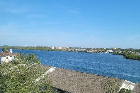 Condo in Sarasota, Florida, 2 bedrooms  № 1733992 - photo 9